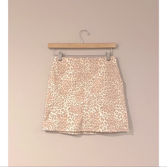Light Pink Leopard Mini Skirt - Picture 2 of 4